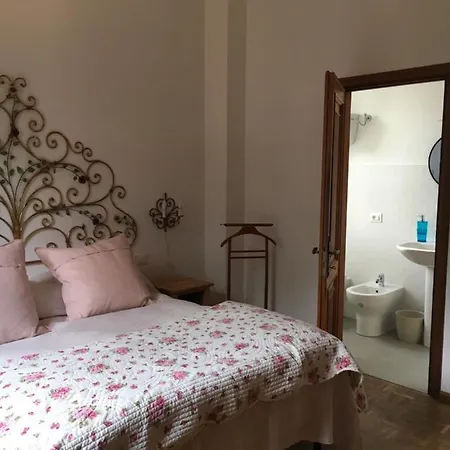 Villamonestevole501 בית הארחה 4*