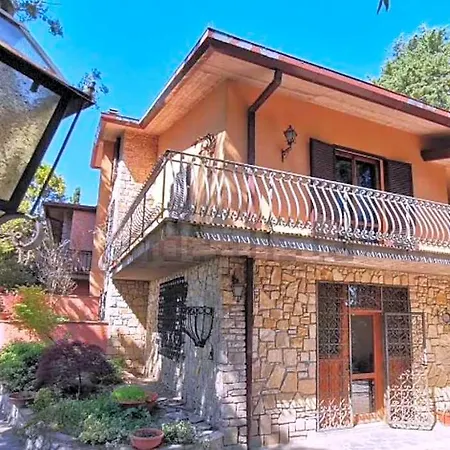 Villamonestevole501 בית הארחה